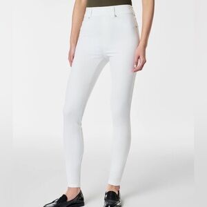 SPANX EveryWear Ankle Skinny Jeans in white size XL